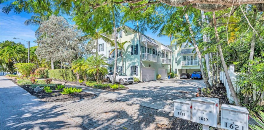 Adosado en Fort Lauderdale, Florida 4 dormitorios, 246.38 m2 № 2085089