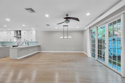 Adosado en venta en Fort Lauderdale, Florida, 4 dormitorios, 246.38 m2 № 2085089 - foto 10