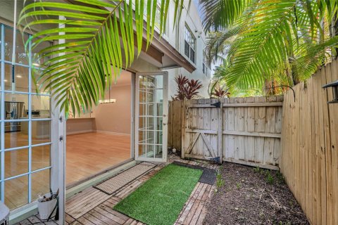 Adosado en venta en Fort Lauderdale, Florida, 4 dormitorios, 246.38 m2 № 2085089 - foto 16
