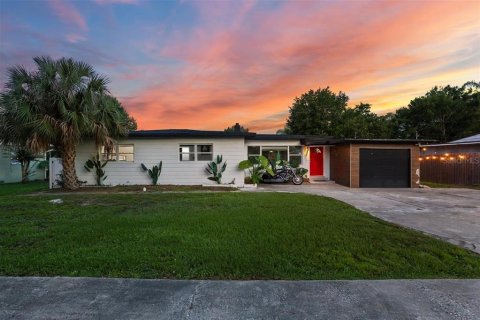 Villa ou maison à vendre à Orlando, Floride: 4 chambres, 130.53 m2 № 1772223 - photo 1