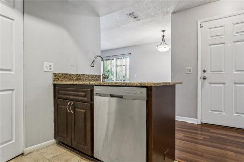 Condo in Tampa, Florida, 2 bedrooms  № 1894037 - photo 6