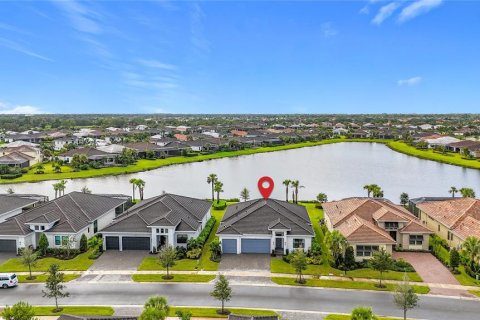 House in Sarasota, Florida 3 bedrooms, 196.77 sq.m. № 2157651 - photo 11