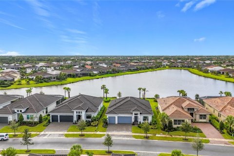 House in Sarasota, Florida 3 bedrooms, 196.77 sq.m. № 2157651 - photo 13