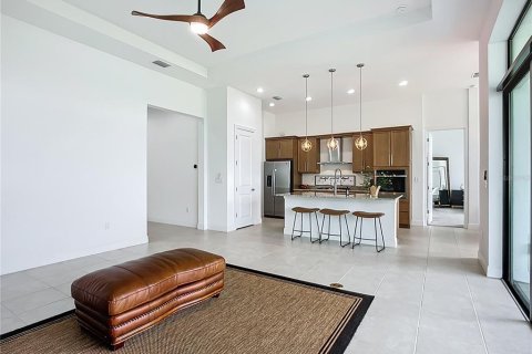 House in Sarasota, Florida 3 bedrooms, 196.77 sq.m. № 2157651 - photo 21