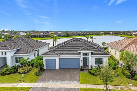 House in Sarasota, Florida 3 bedrooms, 196.77 sq.m. № 2157651 - photo 14