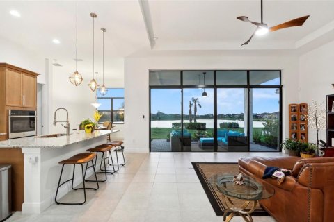 House in Sarasota, Florida 3 bedrooms, 196.77 sq.m. № 2157651 - photo 4