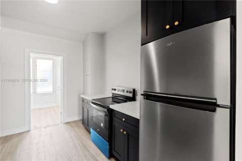 Villa ou maison à louer à Miami, Floride: 2 chambres, 216.65 m2 № 2005844 - photo 4