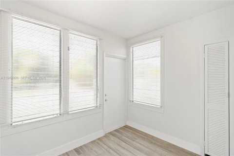 Villa ou maison à louer à Miami, Floride: 2 chambres, 216.65 m2 № 2005844 - photo 18