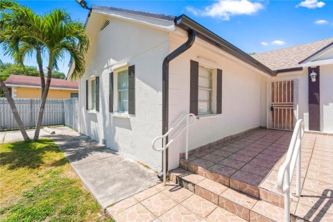 Villa ou maison à louer à Miami, Floride: 2 chambres, 216.65 m2 № 2005844 - photo 28