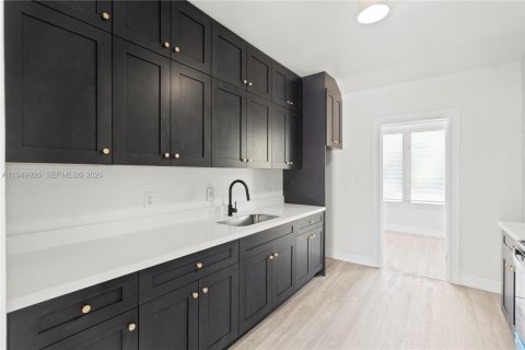 Villa ou maison à louer à Miami, Floride: 2 chambres, 216.65 m2 № 2005844 - photo 3