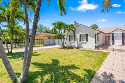 Villa ou maison à louer à Miami, Floride: 2 chambres, 216.65 m2 № 2005844 - photo 27