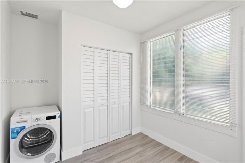 Villa ou maison à louer à Miami, Floride: 2 chambres, 216.65 m2 № 2005844 - photo 21