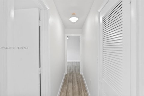 Villa ou maison à louer à Miami, Floride: 2 chambres, 216.65 m2 № 2005844 - photo 20