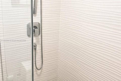 Copropriété à vendre à Miami Beach, Floride: 1 chambre, 99.41 m2 № 1944075 - photo 13