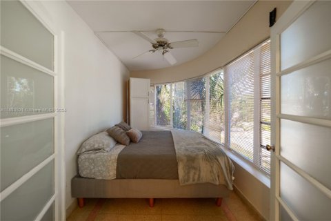 House in Hollywood, Florida 5 bedrooms, 262.08 sq.m. № 1962821 - photo 21