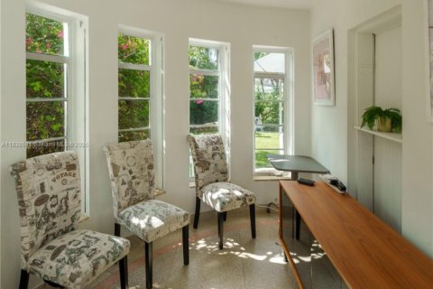 House in Hollywood, Florida 5 bedrooms, 262.08 sq.m. № 1962821 - photo 7