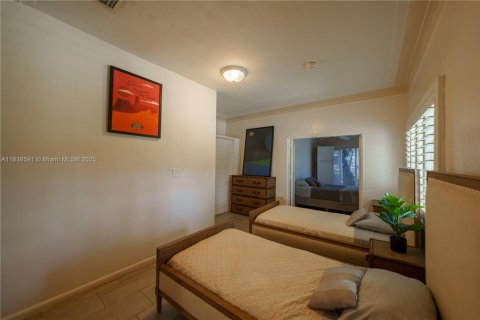 House in Hollywood, Florida 5 bedrooms, 262.08 sq.m. № 1962821 - photo 22