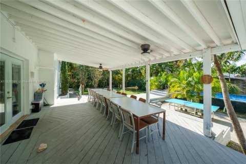 House in Hollywood, Florida 5 bedrooms, 262.08 sq.m. № 1962821 - photo 16