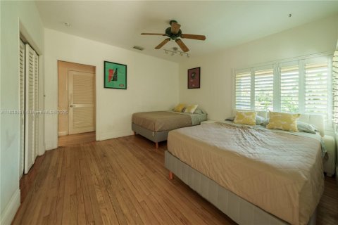 House in Hollywood, Florida 5 bedrooms, 262.08 sq.m. № 1962821 - photo 20