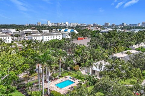 Condo in Sarasota, Florida, 2 bedrooms  № 2199914 - photo 8