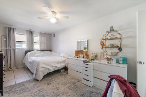 Commercial property in Naples, Florida № 2278947 - photo 30