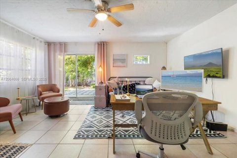 Commercial property in Naples, Florida № 2278947 - photo 21