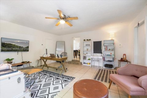 Commercial property in Naples, Florida № 2278947 - photo 20