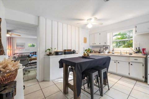 Commercial property in Naples, Florida № 2278947 - photo 23