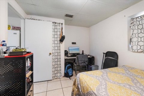 Commercial property in Naples, Florida № 2278947 - photo 27