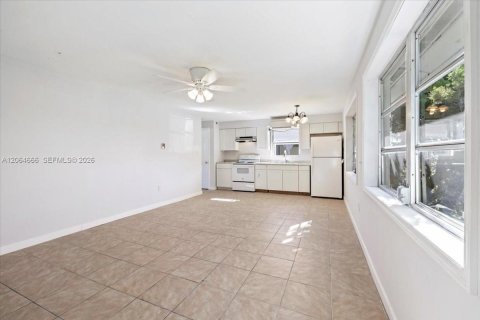 Commercial property in Naples, Florida № 2278947 - photo 5