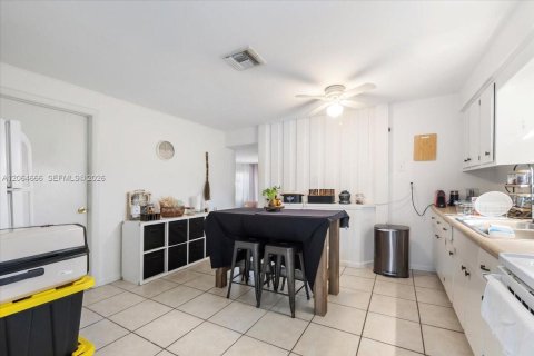 Commercial property in Naples, Florida № 2278947 - photo 24