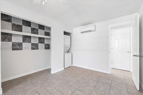 Commercial property in Naples, Florida № 2278947 - photo 14