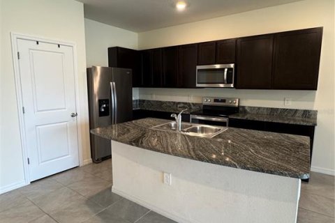 Townhouse in Sarasota, Florida 3 bedrooms, 160.16 sq.m. № 2215240 - photo 10