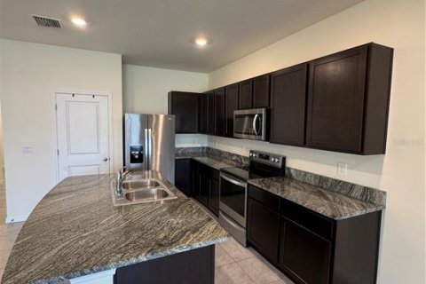 Townhouse in Sarasota, Florida 3 bedrooms, 160.16 sq.m. № 2215240 - photo 12
