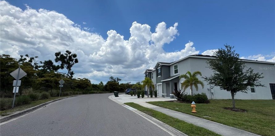 Townhouse in Sarasota, Florida 3 bedrooms, 160.16 sq.m. № 2215240