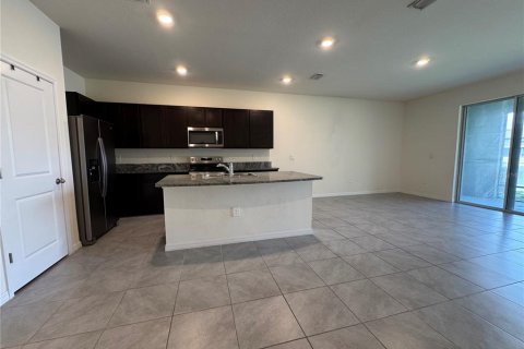 Townhouse in Sarasota, Florida 3 bedrooms, 160.16 sq.m. № 2215240 - photo 9