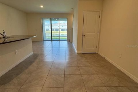 Townhouse in Sarasota, Florida 3 bedrooms, 160.16 sq.m. № 2215240 - photo 7