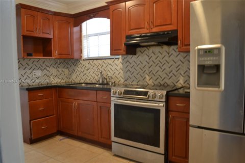 House in Miami, Florida 3 bedrooms, 147.99 sq.m. № 1944606 - photo 8