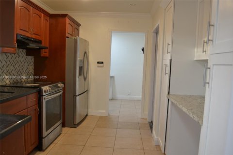 House in Miami, Florida 3 bedrooms, 147.99 sq.m. № 1944606 - photo 7