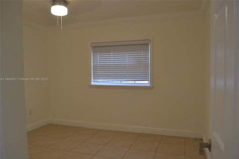 House in Miami, Florida 3 bedrooms, 147.99 sq.m. № 1944606 - photo 15