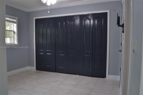 House in Miami, Florida 3 bedrooms, 147.99 sq.m. № 1944606 - photo 16