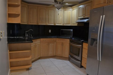 House in Miami, Florida 3 bedrooms, 147.99 sq.m. № 1944606 - photo 19