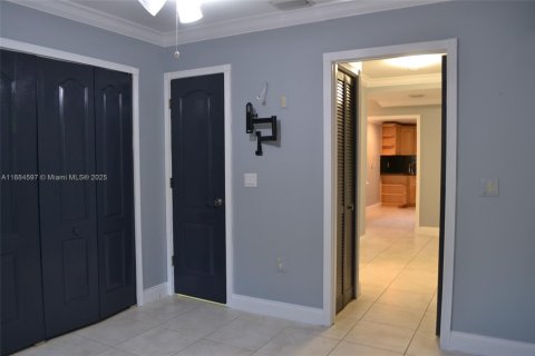 House in Miami, Florida 3 bedrooms, 147.99 sq.m. № 1944606 - photo 17