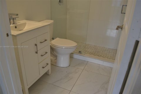 House in Miami, Florida 3 bedrooms, 147.99 sq.m. № 1944606 - photo 10