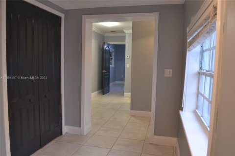 House in Miami, Florida 3 bedrooms, 147.99 sq.m. № 1944606 - photo 20