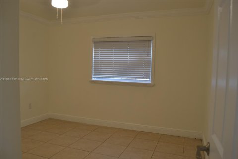 House in Miami, Florida 3 bedrooms, 147.99 sq.m. № 1944606 - photo 13