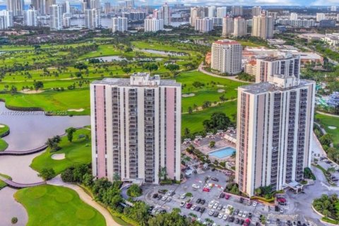 Купить кондоминиум в Авентура, Флорида 2 спальни, 107.49м2, № 1985029 - фото 1