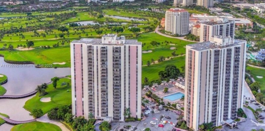 Кондоминиум с 2 спальнями в Авентура, Флорида № 1985029