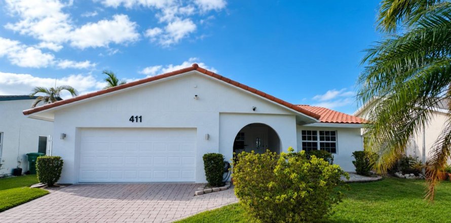 Casa en Dania Beach, Florida 5 dormitorios, 182.92 m2 № 2192668