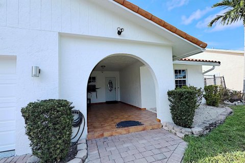 Casa en venta en Dania Beach, Florida, 5 dormitorios, 182.92 m2 № 2192668 - foto 4